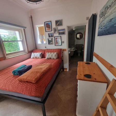 Shore Thing - Just A Stones Throw From The Beach Sandgate Exterior foto