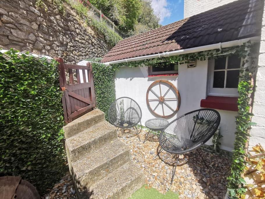 Shore Thing - Just A Stones Throw From The Beach Sandgate Exterior foto