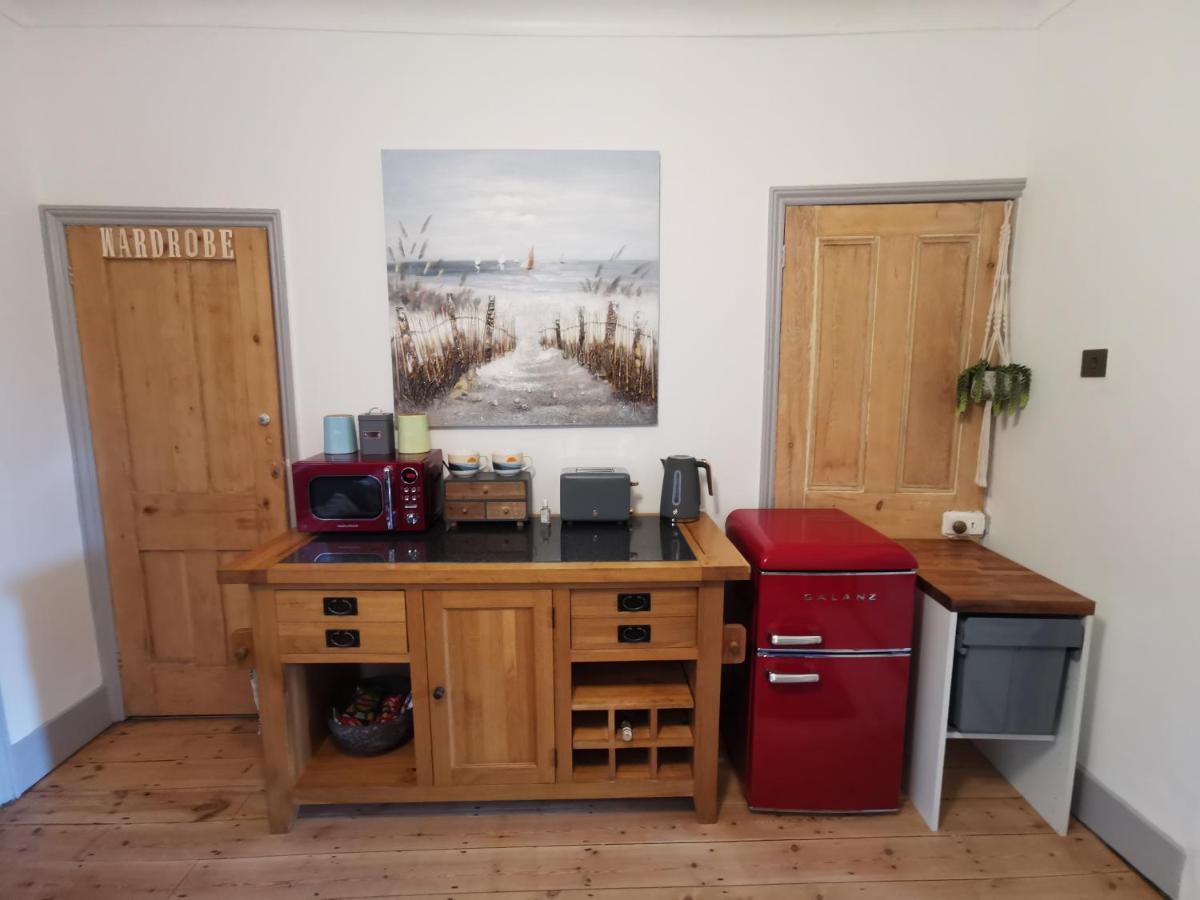 Shore Thing - Just A Stones Throw From The Beach Sandgate Exterior foto