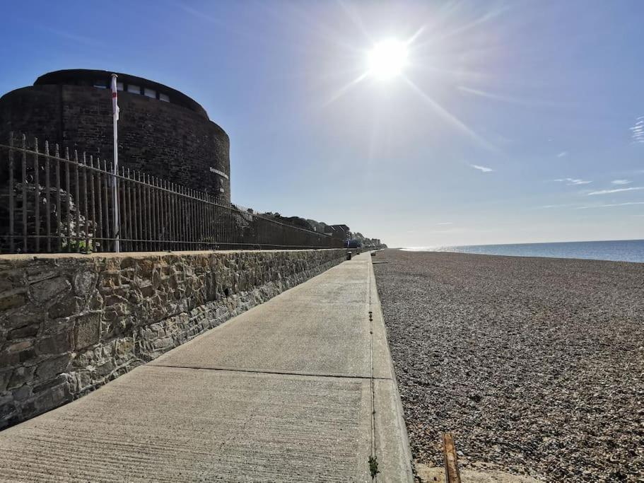 Shore Thing - Just A Stones Throw From The Beach Sandgate Exterior foto