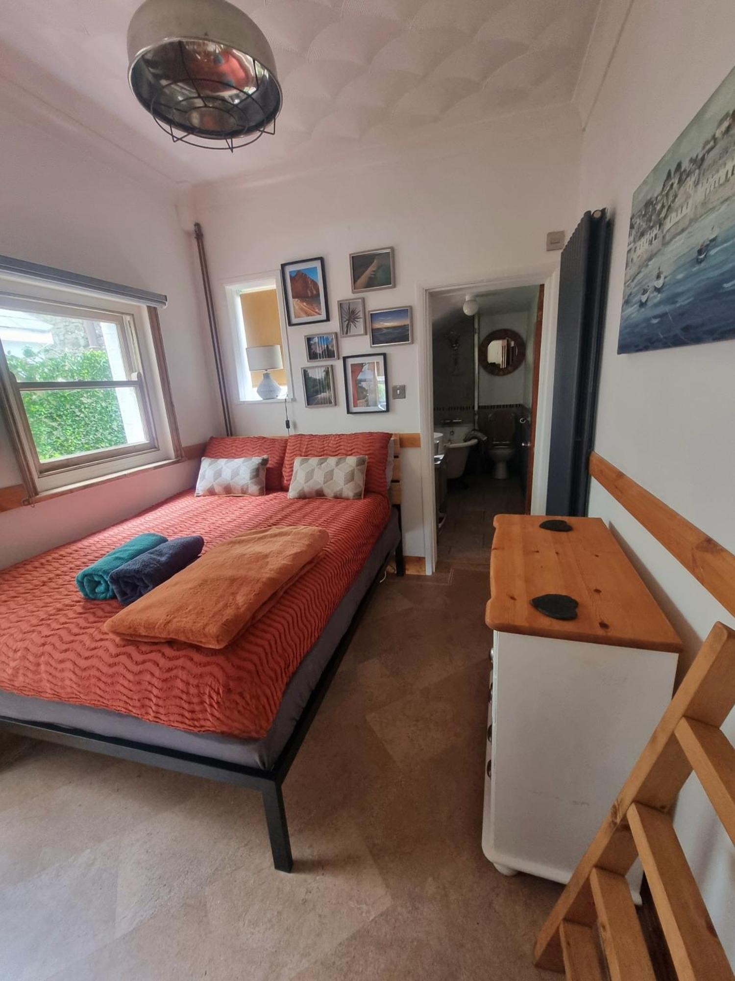 Shore Thing - Just A Stones Throw From The Beach Sandgate Exterior foto